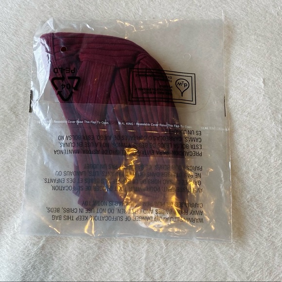 NWT 6-12 Mo. Red Kate Quinn Bear Hat - Picture 3 of 3